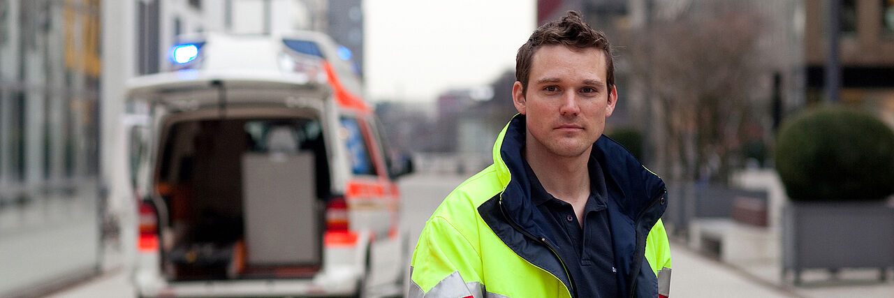 Krankentransport des DRK: Rettungsassistent Krankentransport des DRK: Rettungsassistent